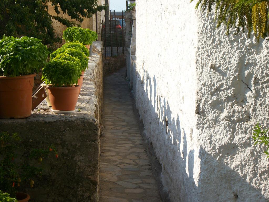 Jasmine'S Guest House Karlovassi Exterior foto