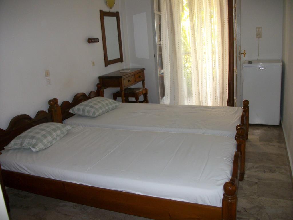 Jasmine'S Guest House Karlovassi Zimmer foto